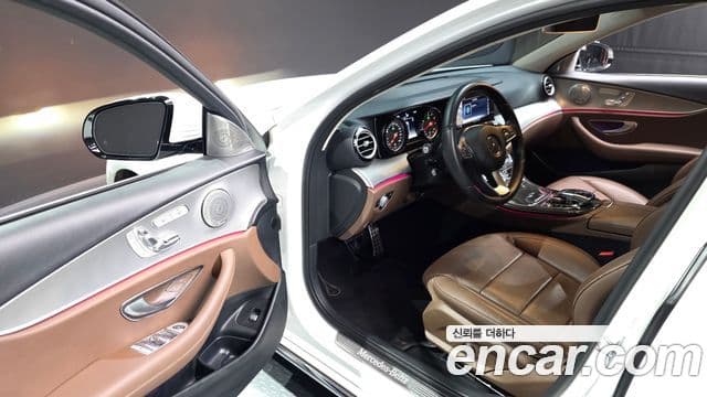 Mercedes-Benz E-Class 2018 — фото 11 из 20
