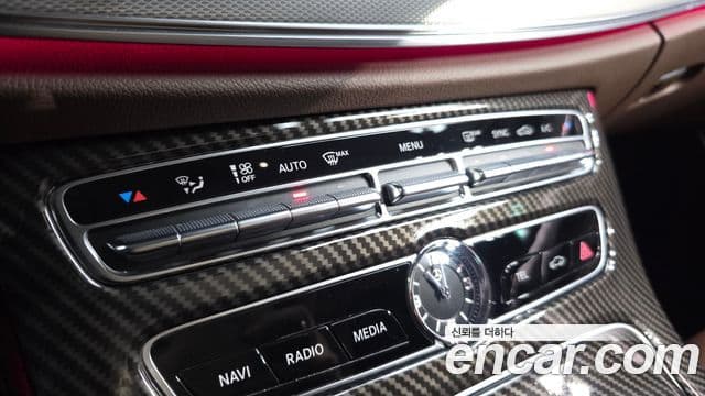 Mercedes-Benz E-Class 2018 — ფოტო 16/20