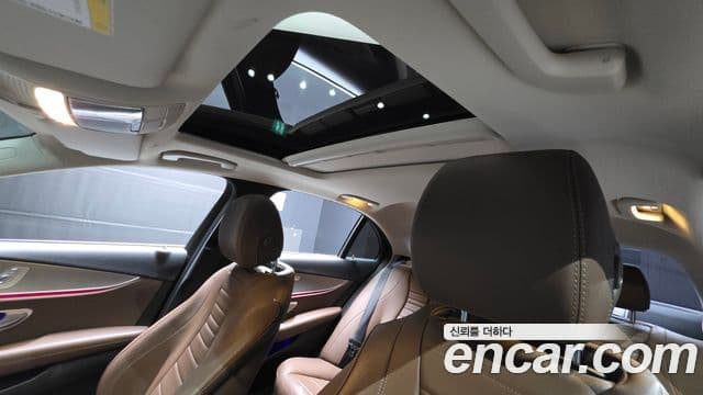 Mercedes-Benz E-Class 2018 — ფოტო 19/20
