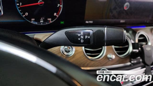 Mercedes-Benz E-Class 2018 — Şəkil 9/20