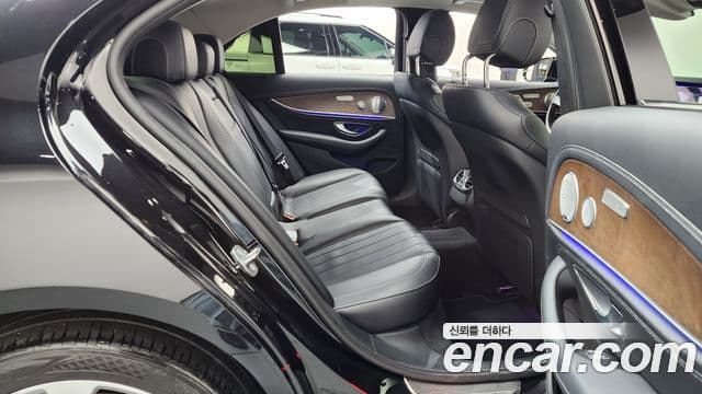 Mercedes-Benz E-Class 2018 — Şəkil 12/20