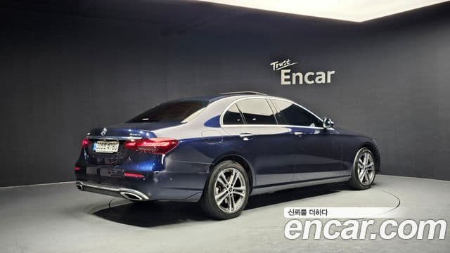 Mercedes-Benz E-Class 2022 — ფოტო 2/20