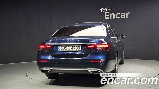 Mercedes-Benz E-Class 2022 — ფოტო 4/20