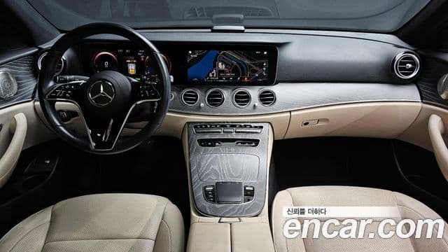 Mercedes-Benz E-Class 2022 — ფოტო 7/20