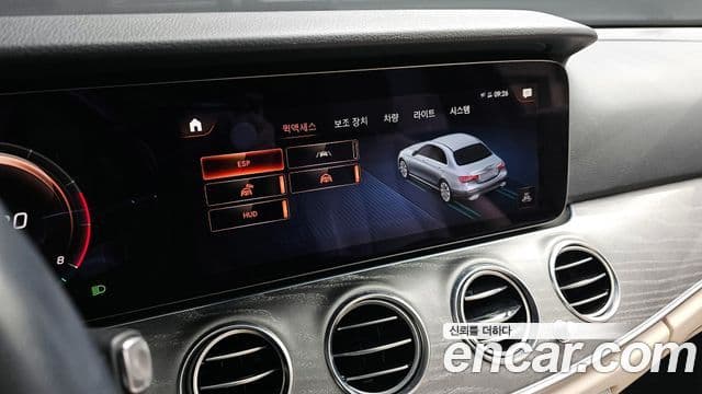 Mercedes-Benz E-Class 2022 — ფოტო 17/20