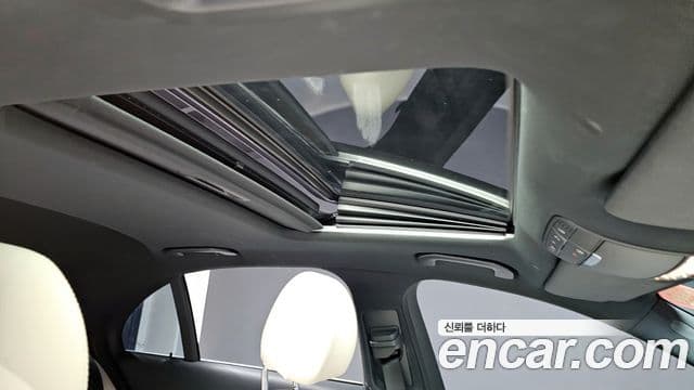 Mercedes-Benz E-Class 2022 — ფოტო 18/20