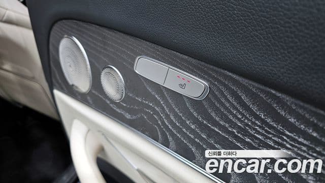 Mercedes-Benz E-Class 2022 — ფოტო 19/20
