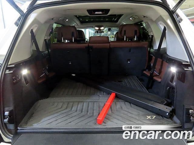 BMW X7 2021 — ფოტო 15/20