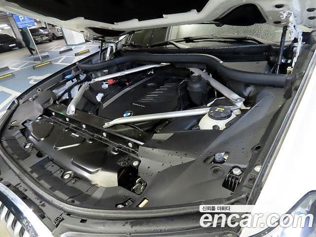 BMW X7 2021 — ფოტო 18/20