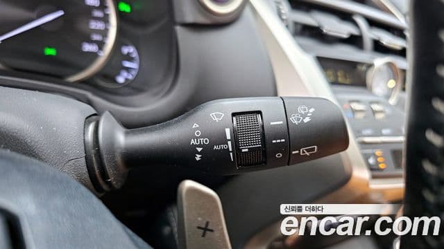 Lexus NX300h 2020 — ფოტო 16/20