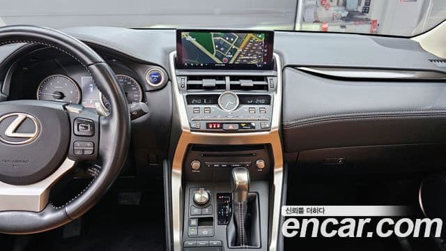 Lexus NX300h 2020 — ფოტო 19/20