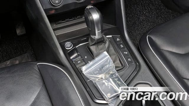 Volkswagen Tiguan 2018 — ფოტო 9/20