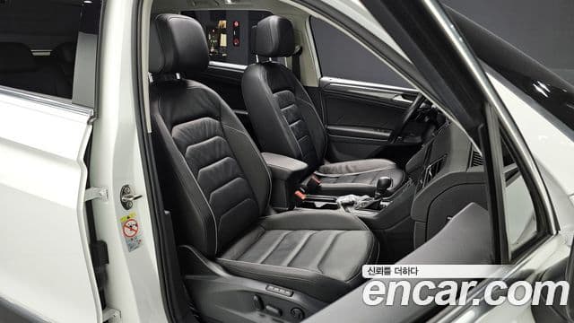 Volkswagen Tiguan 2018 — ფოტო 10/20