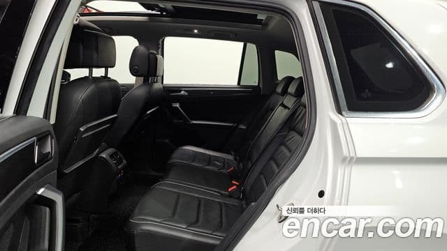 Volkswagen Tiguan 2018 — ფოტო 12/20