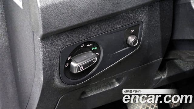 Volkswagen Tiguan 2018 — ფოტო 14/20