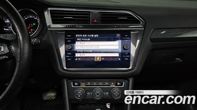 Volkswagen Tiguan 2018 — ფოტო 15/20