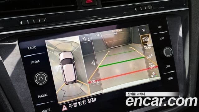 Volkswagen Tiguan 2018 — ფოტო 16/20
