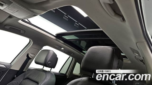 Volkswagen Tiguan 2018 — ფოტო 17/20