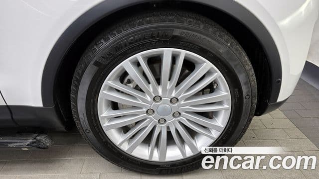 Land Rover Discovery 5 2019 — ფოტო 9/20
