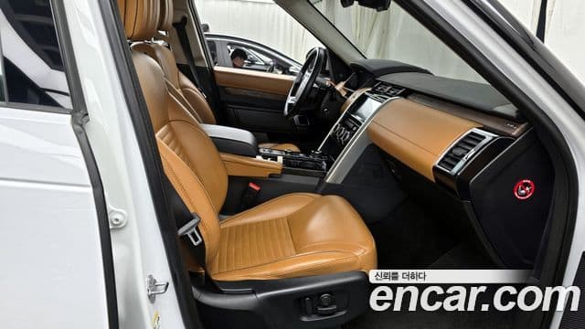 Land Rover Discovery 5 2019 — ფოტო 14/20