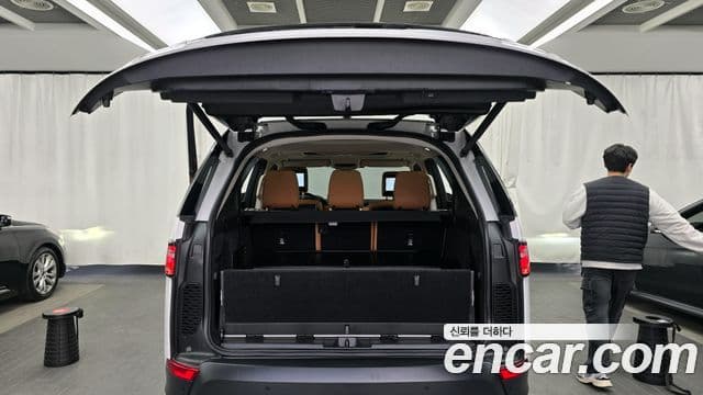Land Rover Discovery 5 2019 — ფოტო 16/20