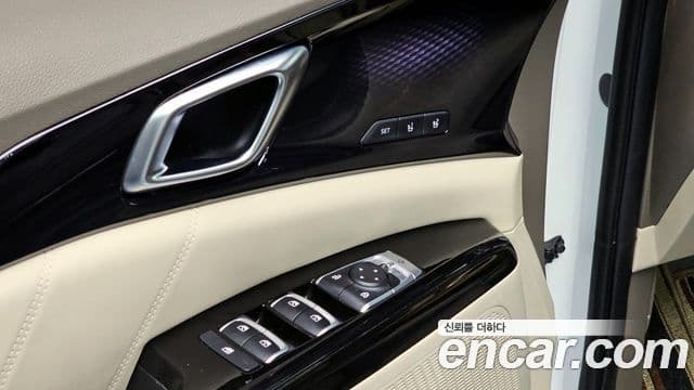 Kia Carnival 2023 — Фото 17/20