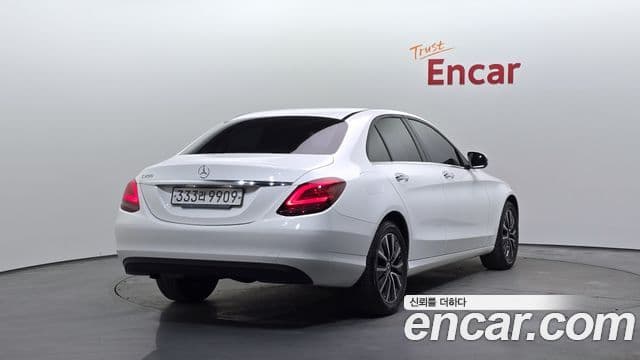 Mercedes-Benz C-Class 2019 — ფოტო 2/20