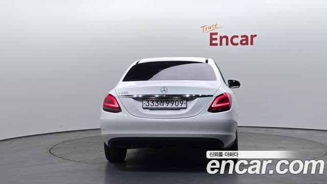 Mercedes-Benz C-Class 2019 — ფოტო 4/20