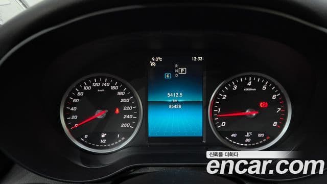 Mercedes-Benz C-Class 2019 — ფოტო 8/20