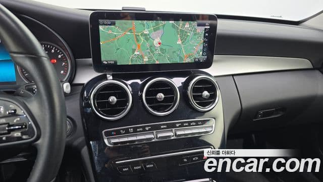 Mercedes-Benz C-Class 2019 — ფოტო 14/20