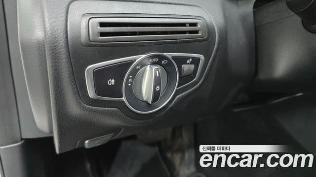 Mercedes-Benz C-Class 2019 — ფოტო 17/20