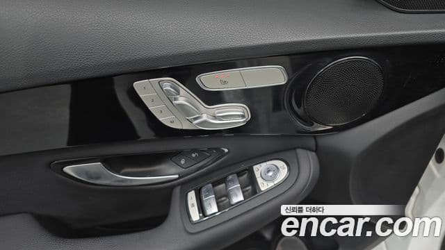 Mercedes-Benz C-Class 2019 — ფოტო 19/20