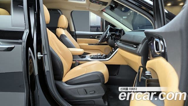 Kia Carnival 2021 — ფოტო 10/20