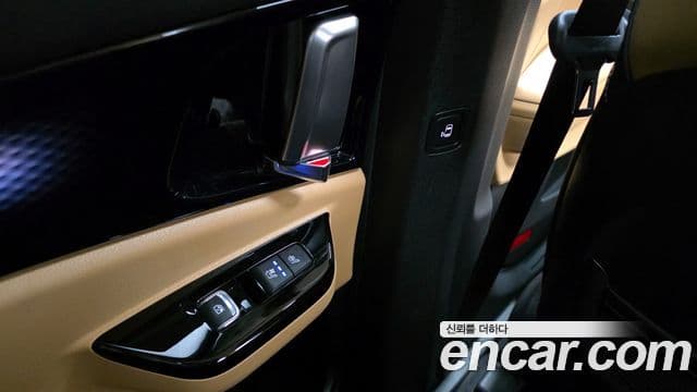 Kia Carnival 2021 — ფოტო 17/20