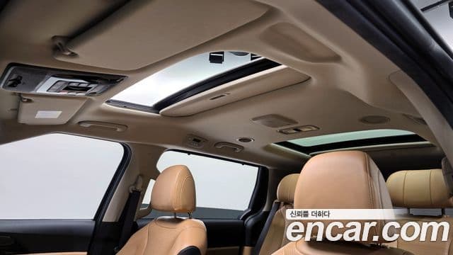 Kia Carnival 2021 — ფოტო 19/20