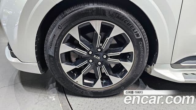 Kia Carnival 2021 — ფოტო 5/20
