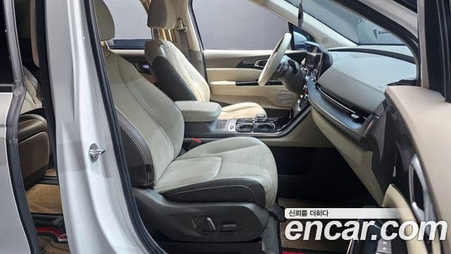 Kia Carnival 2021 — ფოტო 10/20