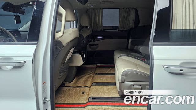 Kia Carnival 2021 — ფოტო 12/20