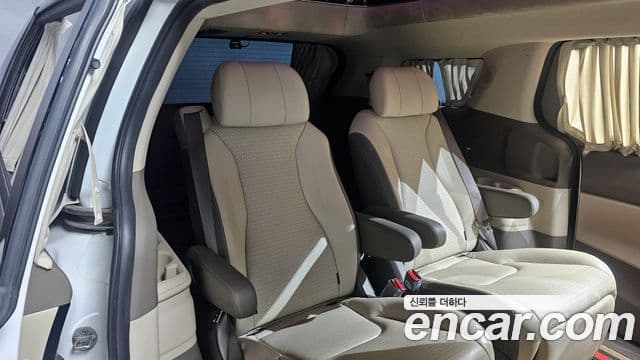 Kia Carnival 2021 — ფოტო 13/20