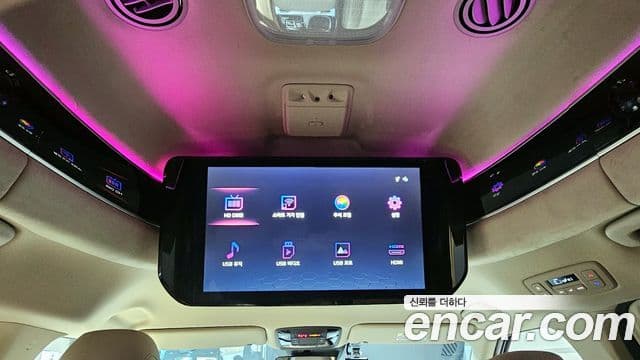 Kia Carnival 2021 — ფოტო 18/20