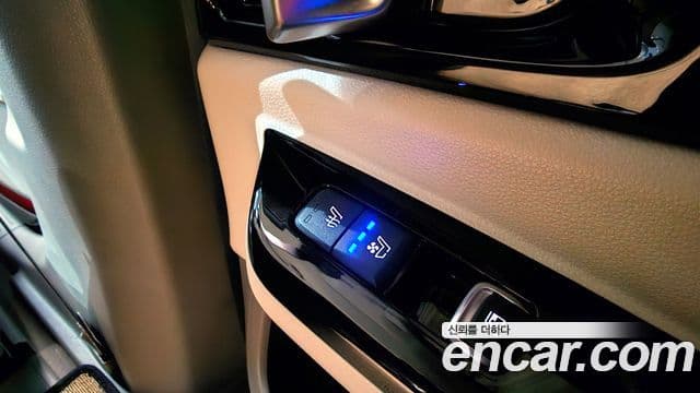 Kia Carnival 2021 — ფოტო 19/20