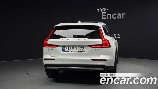 Volvo V60 Cross Country 2022 — Şəkil 4/20