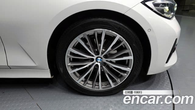 BMW 3 Series 2019 — ფოტო 5/20