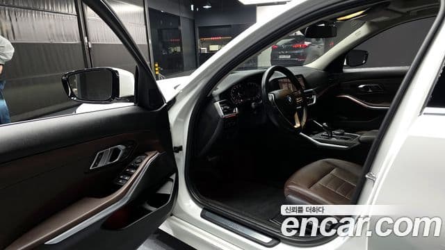 BMW 3 Series 2019 — ფოტო 10/20