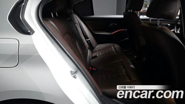 BMW 3 Series 2019 — ფოტო 12/20