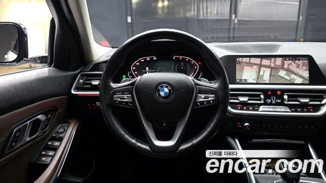 BMW 3 Series 2019 — ფოტო 13/20