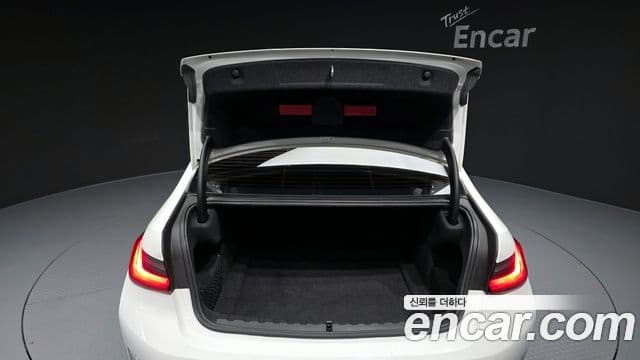 BMW 3 Series 2019 — ფოტო 20/20