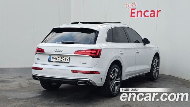 Audi Q5 2021 — ფოტო 2/20