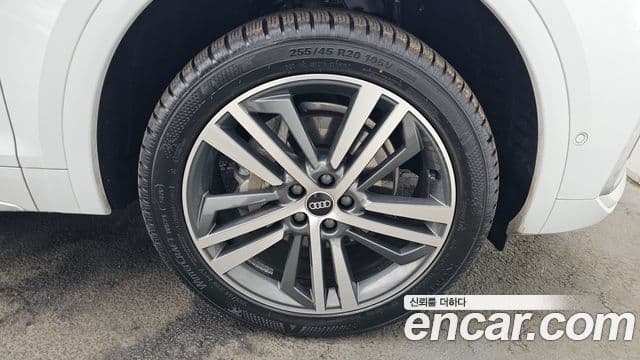Audi Q5 2021 — ფოტო 5/20