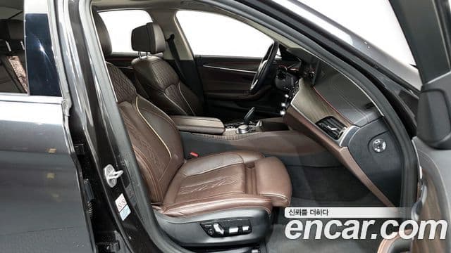 BMW 5 Series 2021 — Фото 11/20